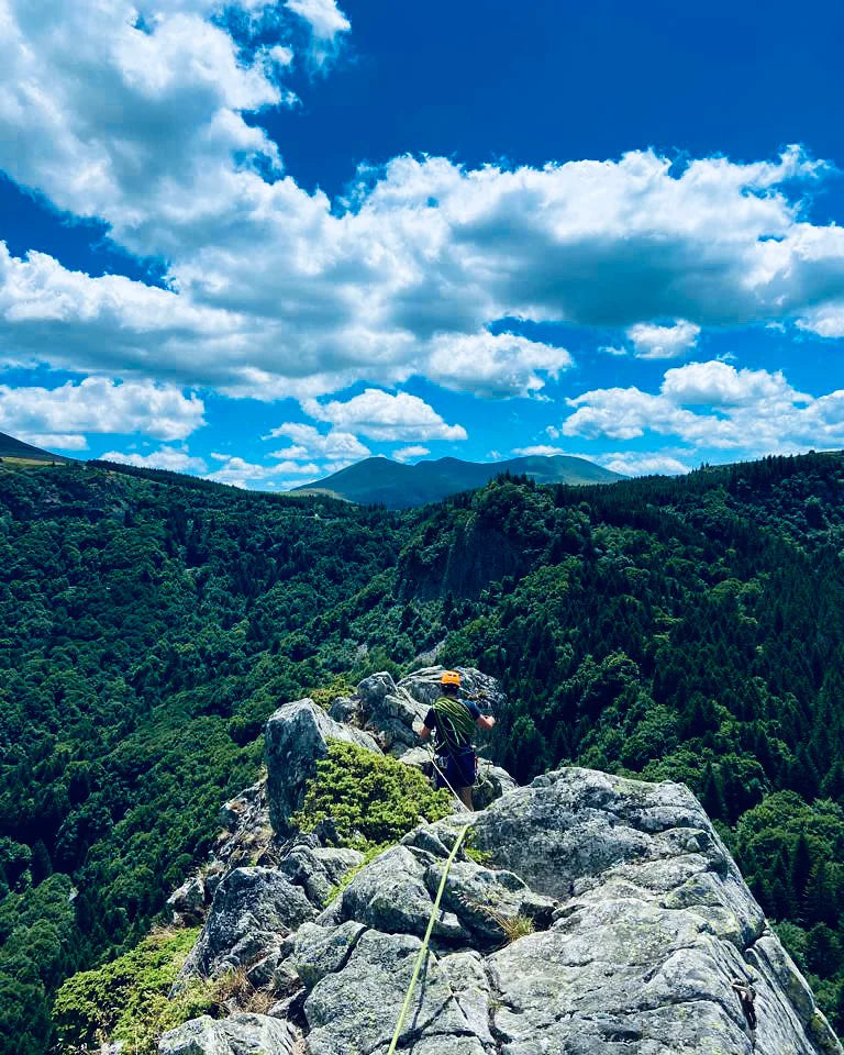 Initiation escalade aux Gorges de Ceyrat près de Clermont-Ferrand