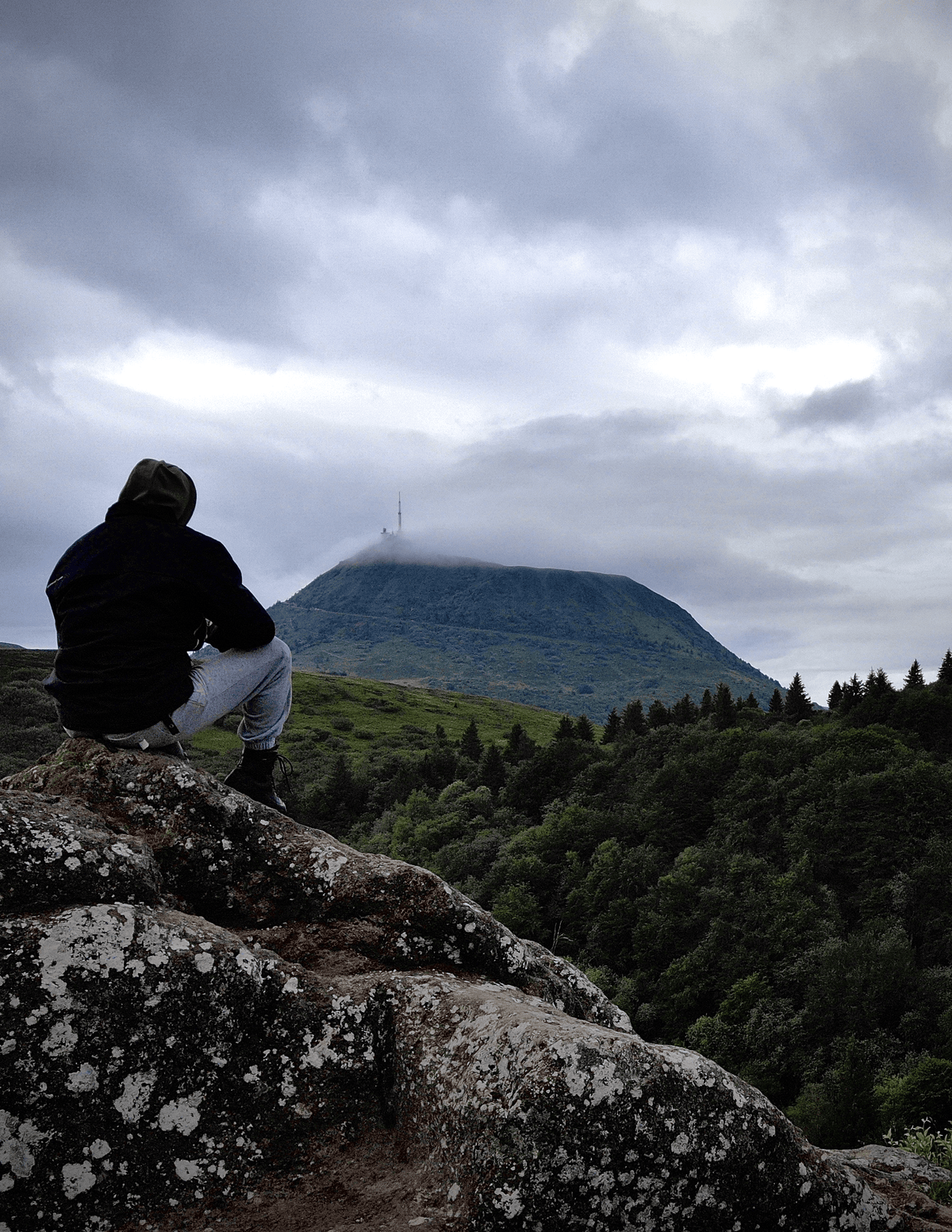 Vue aérienne d'une sortie trail en Auvergne avec Fellaventure