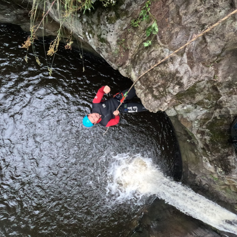 Canyon Splash — toboggans naturels en Auvergne avec Fellaventure