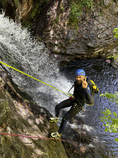 Descente ludique au canyon Cornillou en Auvergne avec Fellaventure