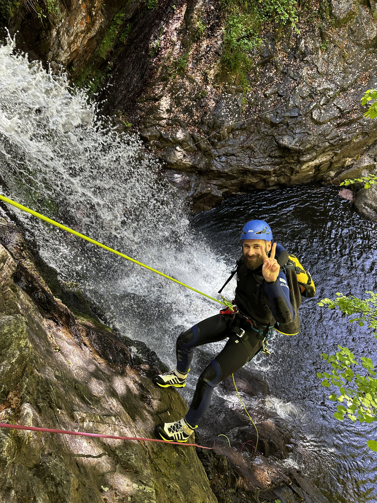 Canyon Fun — toboggans et sauts dans le Cantal avec Fellaventure