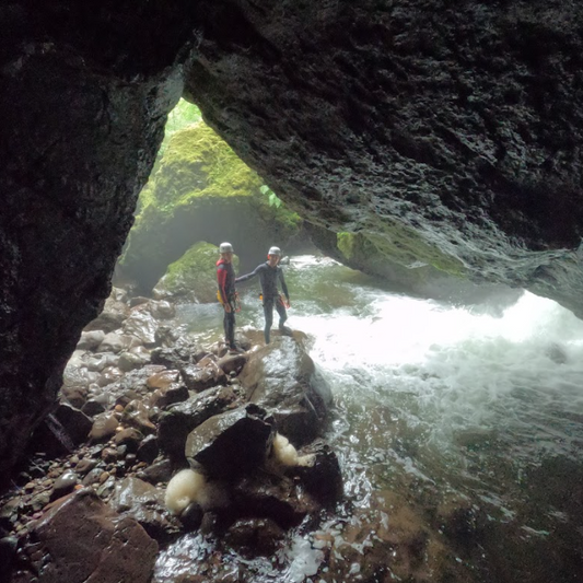 Rand'eau souterraine dans le Cantal avec Fellaventure